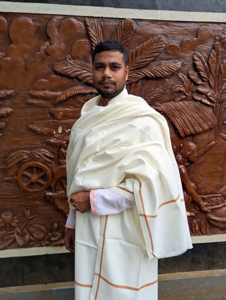 প্রিমিয়াম কোয়ালিটি জামদানী নেতা শাল - সোনালি পাইপিং শাল